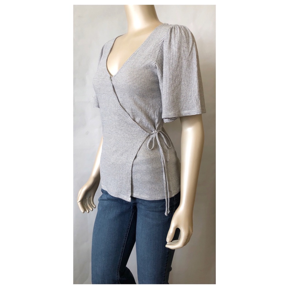Lucky Brand ♥️ Cross Front V-Neck Shirt